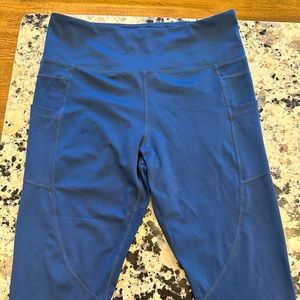 Zyia cropped light n tight leggings with pockets- navy blue